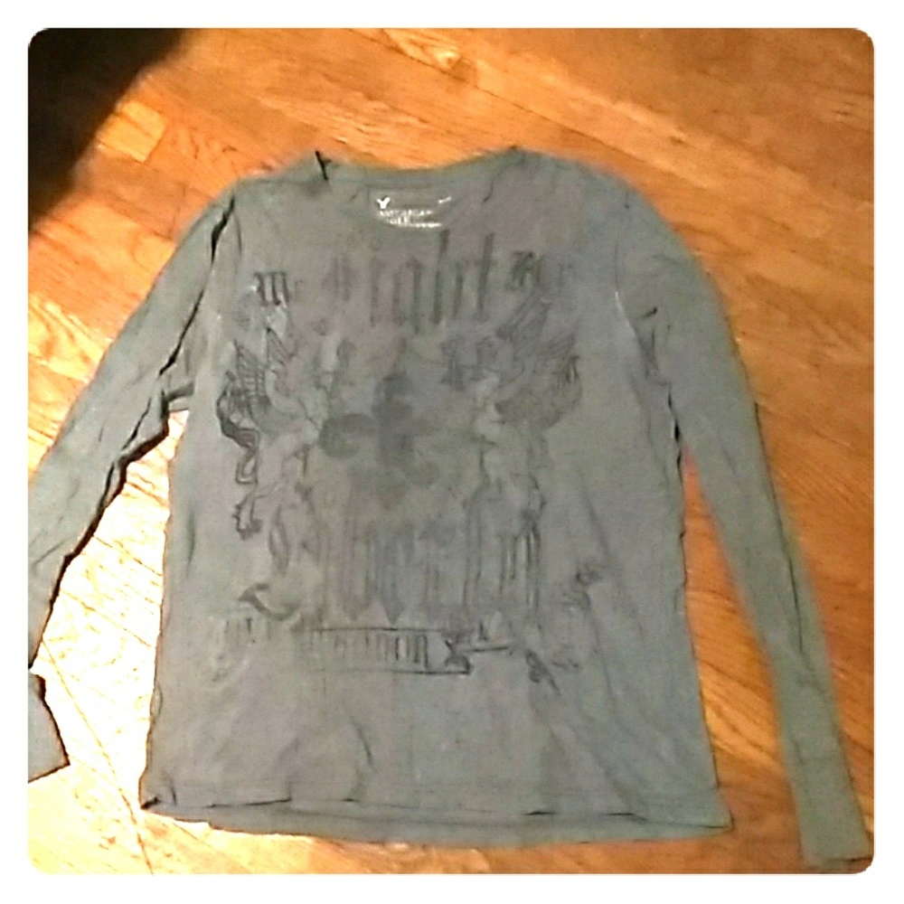 American Eagle Outfitters gray long-sleeve shirt